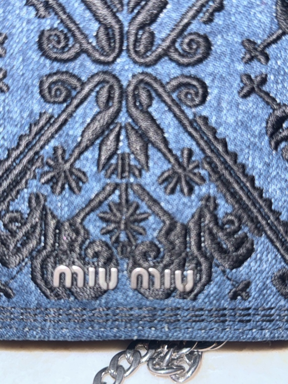 Miu Miu Gorgeous very rare
Denim small bag with silver chain full set like New - Picture 8 of 14